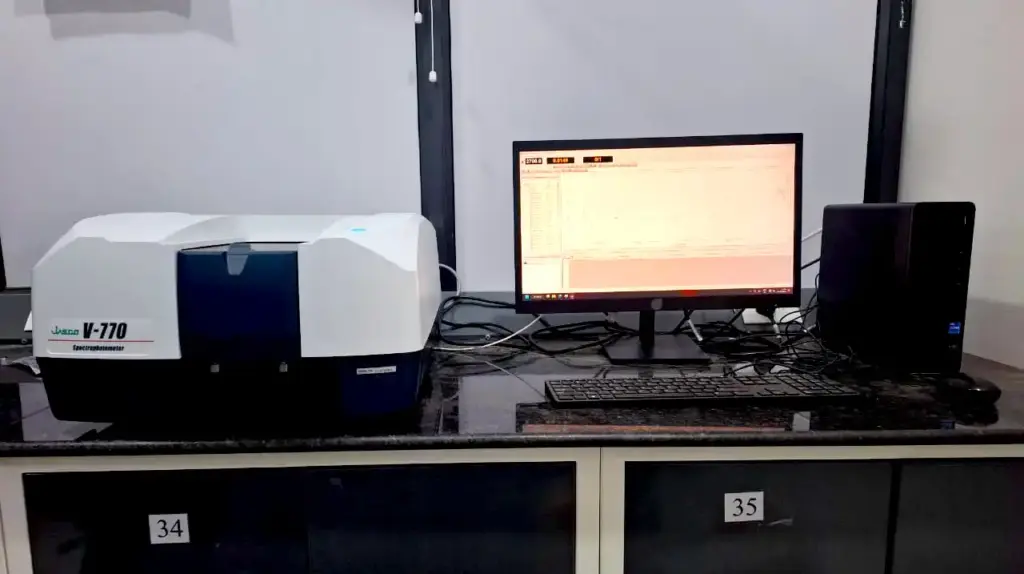 Ultraviolet-Visible-Near Infrared (UV-Vis-NIR) Spectrophotometer