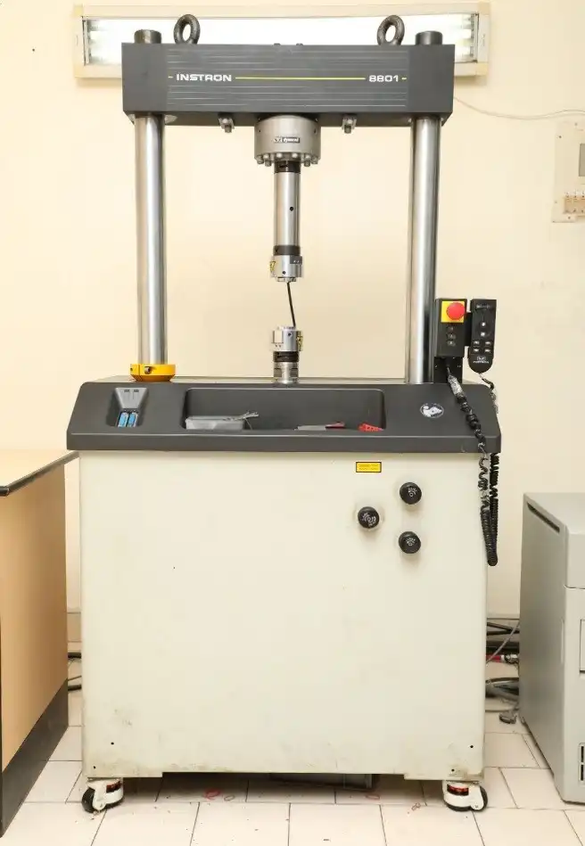 Servo Universal Testing Machine – Instron